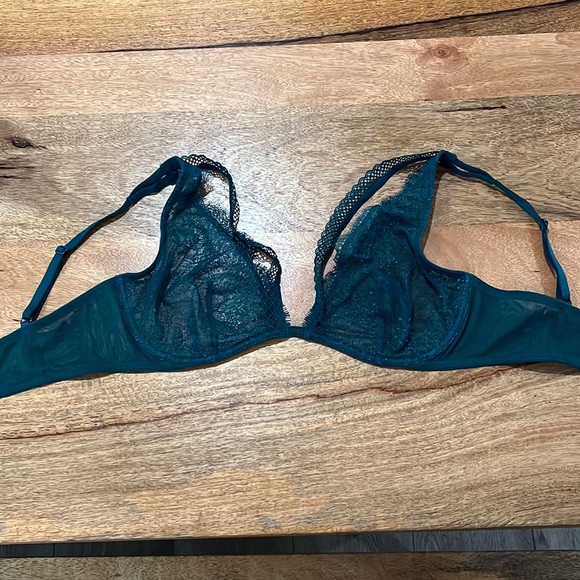 Victoria’s Secret green lace bra size 32D - Picture 1 of 1